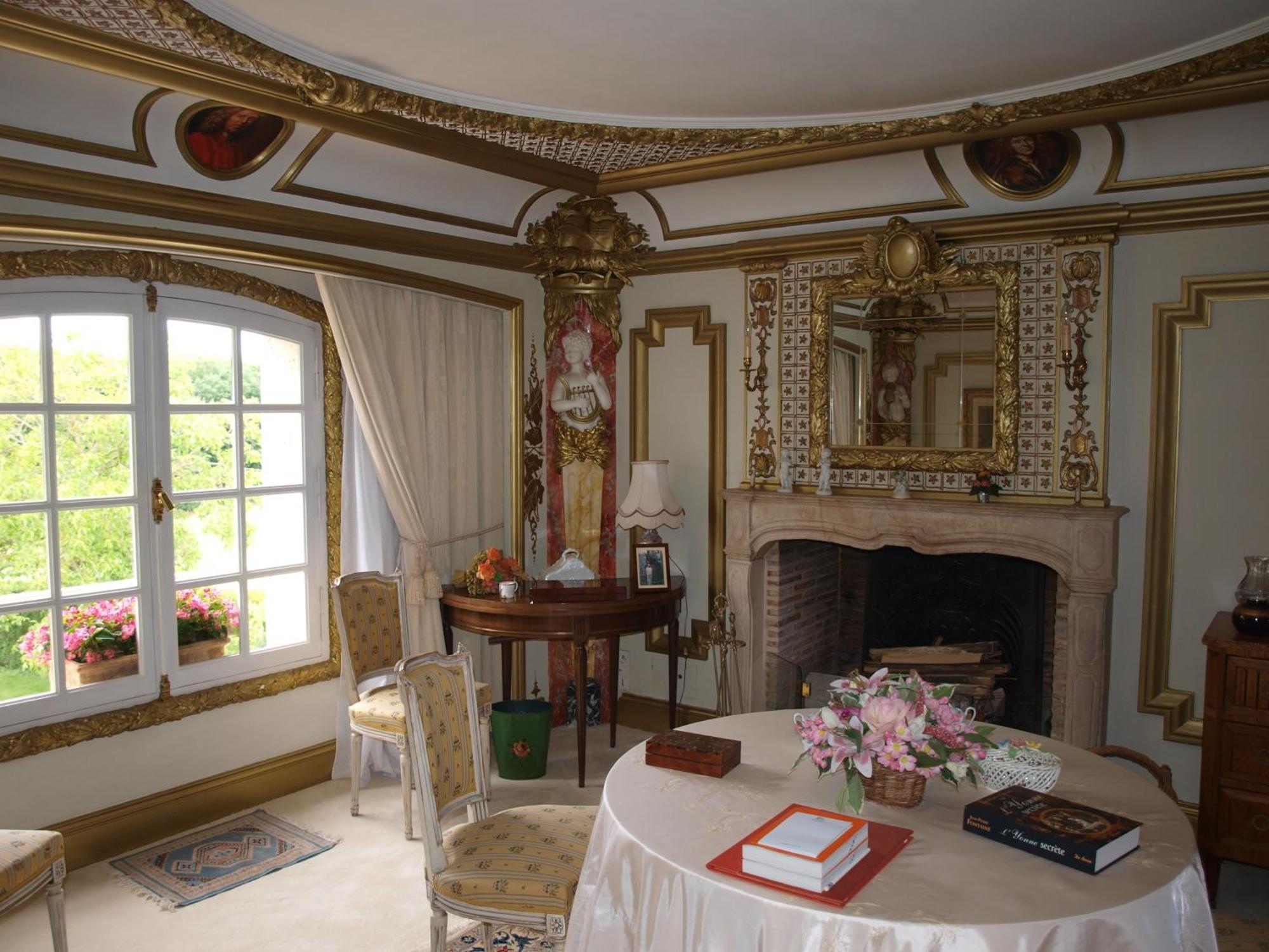 Bed and Breakfast Le Petit Manoir Des Bruyeres Villefargeau Exterior foto